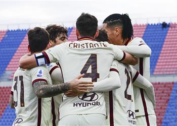 فيديو روما يواصل الزحف نحو كبار الدوري الإيطالي بثلاثية في كروتوني