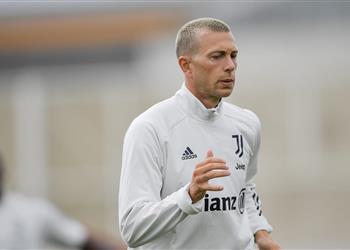 رفم موافقة النادي بيرنارديسكي يرفض الرحيل عن يوفنتوس