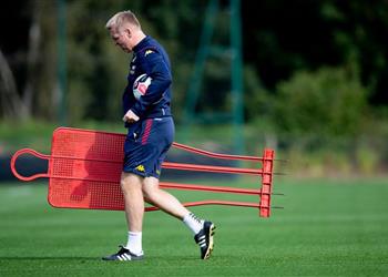 تقارير تكشف تطورات جديدة بشأن موقف أستون فيلا من مواجهة ليفربول