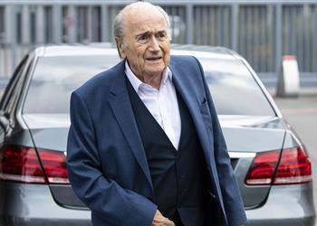 وكالة الأنباء الفرنسية نقل رئيس فيفا السابق بلاتر إلى المستشفى