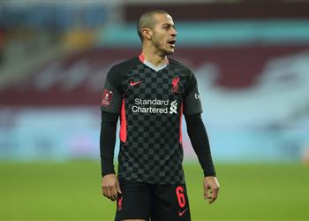 أوين يتغنى بـ تياجو مع ليفربول لا أحد يقوم بما يفعله في الدوري الإنجليزي
