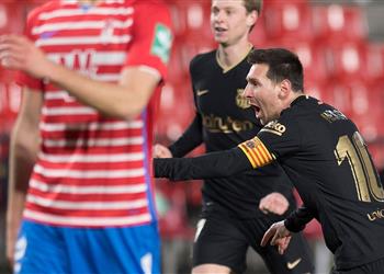 فيديو ميسي يخدع الجميع ويسجل هدف برشلونة الثالث من ركلة حرة أمام غرناطة