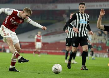 إيميل سميث روي سعيد بهدفي أمام نيوكاسل بعد البطاقة الحمراء