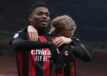 فيديو ميلان يهزم تورينو بثنائية في ليلة عودة إبراهيموفيتش