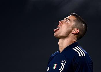 فيديو رونالدو يسجل هدف يوفنتوس الثالث في الوقت القاتل أمام ساسولو