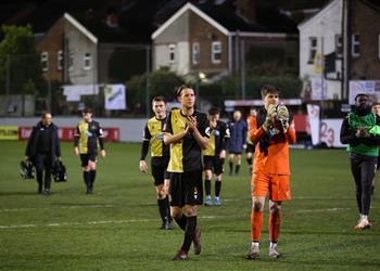 لفتة مميزة توتنهام يمنح لاعبي مارين قمصان ا جديدة