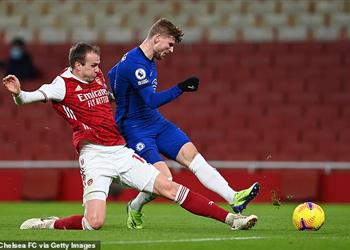 بطلب من أرتيتا آرسنال يسعى لتمديد عقد روب هولدينج