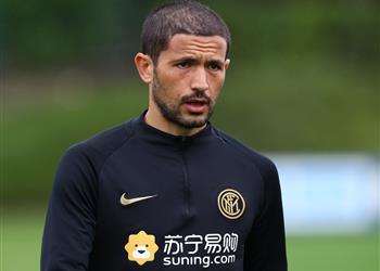 إنتر ميلان يوضح سبب خروج سينسي من تشكيل مباراة فيورنتينا