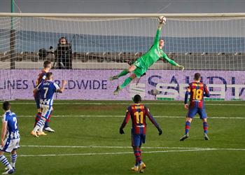 فيديو برشلونة يتأهل لنهائي السوبر الإسباني بتخطي ريال سوسيداد في ليلة تألق شتيجن