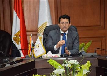 صور وزير الرياضة يتابع عمليات تعقيم الصالات المستضيفة لمونديال اليد