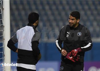 بيراميدز يوضح لـ بطولات سبب تبديل شريف إكرامي بين شوطي مباراة المقاولون