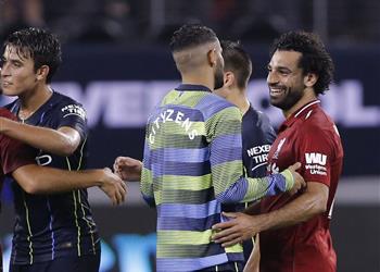 محمد صلاح يكشف طبيعة علاقته مع محرز وزياش واللاعب العربي الوحيد الذي يتواصل معه