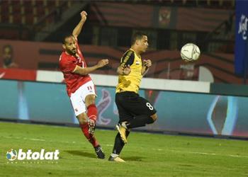 بالفيديو وليد سليمان يغادر مباراة الأهلي والبنك الأهلي للإصابة