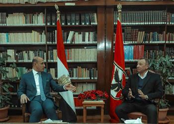 صور وزير الرياضة العراقي يزور مقر الأهلي ويصرح نجاحاته فخر للرياضة العربية