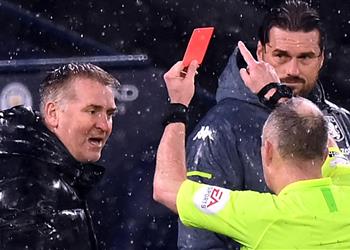 مدرب أستون فيلا معلق ا على عقوبة الاتحاد الإنجليزي لست نادم ا