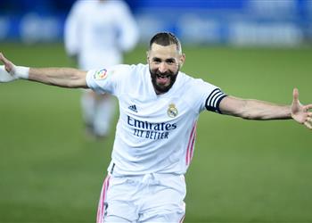 فيديو بنزيما يسجل هدف ريال مدريد الثاني أمام ديبورتيفو ألافيس