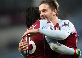 مدرب أستون فيلا بعد تخطي نيوكاسل سعيد من أجل واتكينز واستبدلت جريليش لسببين