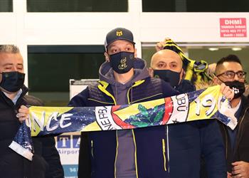 رسمي ا فناربخشة يعلن تعاقده مع مسعود أوزيل