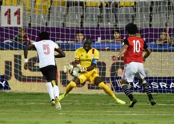 حارس أوغندا ي شيد بالأداء رغم السقوط أمام مصر