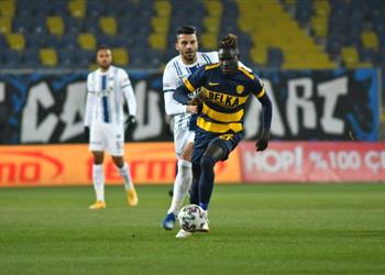 بعد بادجي تقارير تركية أنقرة جوجو يقترب من لاعب الأهلي السابق