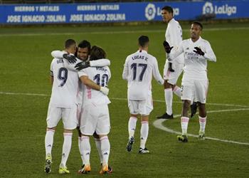 ماركا ريال مدريد يدرس تجديد عقد بنزيما وثنائي الفريق و3 يرحلون