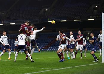 فيديو بمشاركة تريزيجيه لدقائق أستون فيلا يخسر أمام بيرنلي في الدوري الإنجليزي