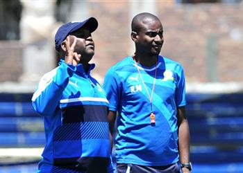 ما تفعله غير أخلاقي مدرب صن داونز يوجه رسالة قوية لـ موسيماني بشأن سيرينو