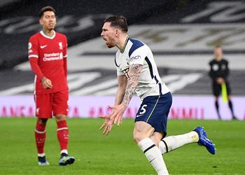 تسديدة صاروخية فيديو هويبيرج يسجل هدف توتنهام الأول أمام ليفربول