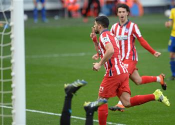 سواريز يواصل التألق ويقود أتلتيكو مدريد لتعزيز الصدارة برباعية ضد قادش