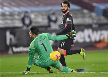 فيديو بلمسة سحرية محمد صلاح يسجل هدف ليفربول الثاني ضد وست هام