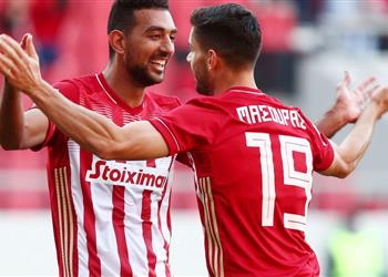 فيديو كوكا يسجل هدف أولمبياكوس الأول ضد أبولون