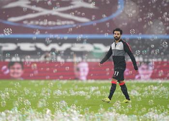 الملك عاد للتسجيل جماهير ليفربول تشيد بتألق محمد صلاح أمام وست هام