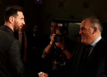 تيباس معلق ا على عقد ميسي ليس سبب أزمة برشلونة تعاملوا بإنصاف