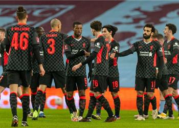 جاري نيفيل يختار الجندي المجهول في تشكيل ليفربول