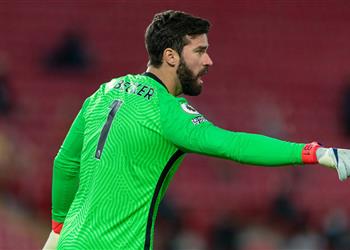 شكوك حول مشاركة أليسون بيكر في مباراة ليفربول وبرايتون