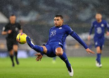 توخيل يثير قلق جماهير تشيلسي حول إصابة تياجو سيلفا