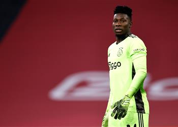 يويفا يقرر إيقاف أونانا حارس أياكس بسبب الم نشطات