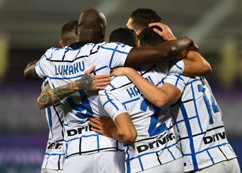 فيديو إنتر ميلان يستعيد صدارة الدوري الإيطالي بثنائية أمام فيورنتينا