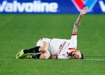 فيديو أوكامبوس يتعرض لإصابة خطيرة قبل مواجهة برشلونة وإشبيلية