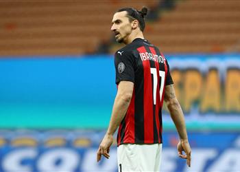 فيديو إبراهيموفيتش يصل إلى الهدف 500 في مسيرته مع الأندية