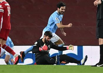 لوفرين يدعم أليسون بعد أخطائه في مباراة ليفربول ومانشستر سيتي