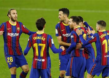 فيديو برشلونة يواصل م طاردة أتلتيكو مدريد بـ ريمونتادا أمام ريال بيتيس في الدوري الإسباني