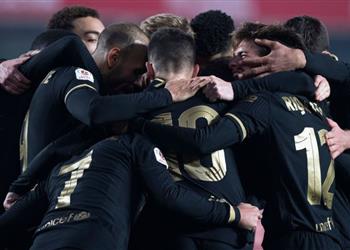 إصابة مبكرة تضرب برشلونة أمام ريال بيتيس