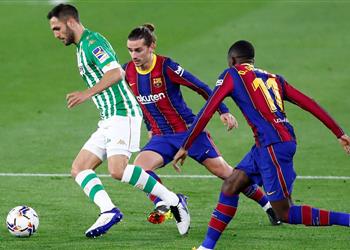 فيديو فيكتور رويز يسجل هدف ريال بيتيس الثاني أمام برشلونة