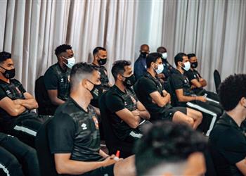 موسيماني يعقد المحاضرة الأخيرة للاعبي الأهلي قبل مباراة بايرن ميونخ