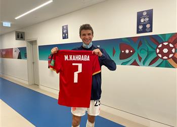 بـ قميص كهربا مولر يوجه رسالة لـ الأهلي بعد تأهل بايرن ميونخ لـ نهائي كأس العالم للأندية