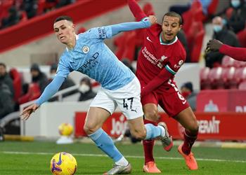 سونيس فودين أفضل لاعب وسط في إنجلترا