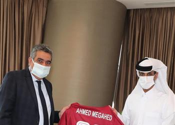 أحمد مجاهد يجتمع مع رئيس الاتحاد القطري في الدوحة