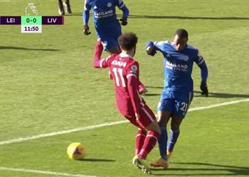 مهاجم إنجليزي سابق ينتقد محمد صلاح لاعب ليستر سيتي لم يقم سوى بتنظيف رباط حذائه