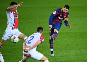 فيديو ميسي يسجل هدف برشلونة الثاني أمام ديبورتيفو ألافيس في الدوري الإسباني